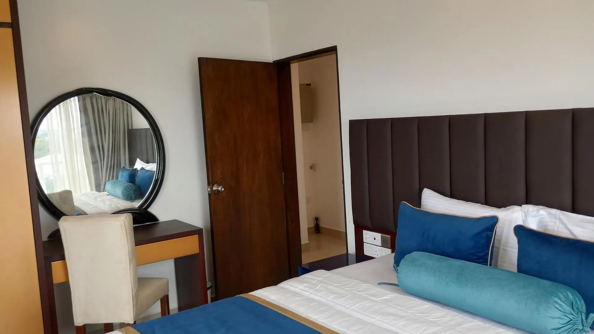Apartamento Ocean Breeze - Waves Luxury Condo Negombo